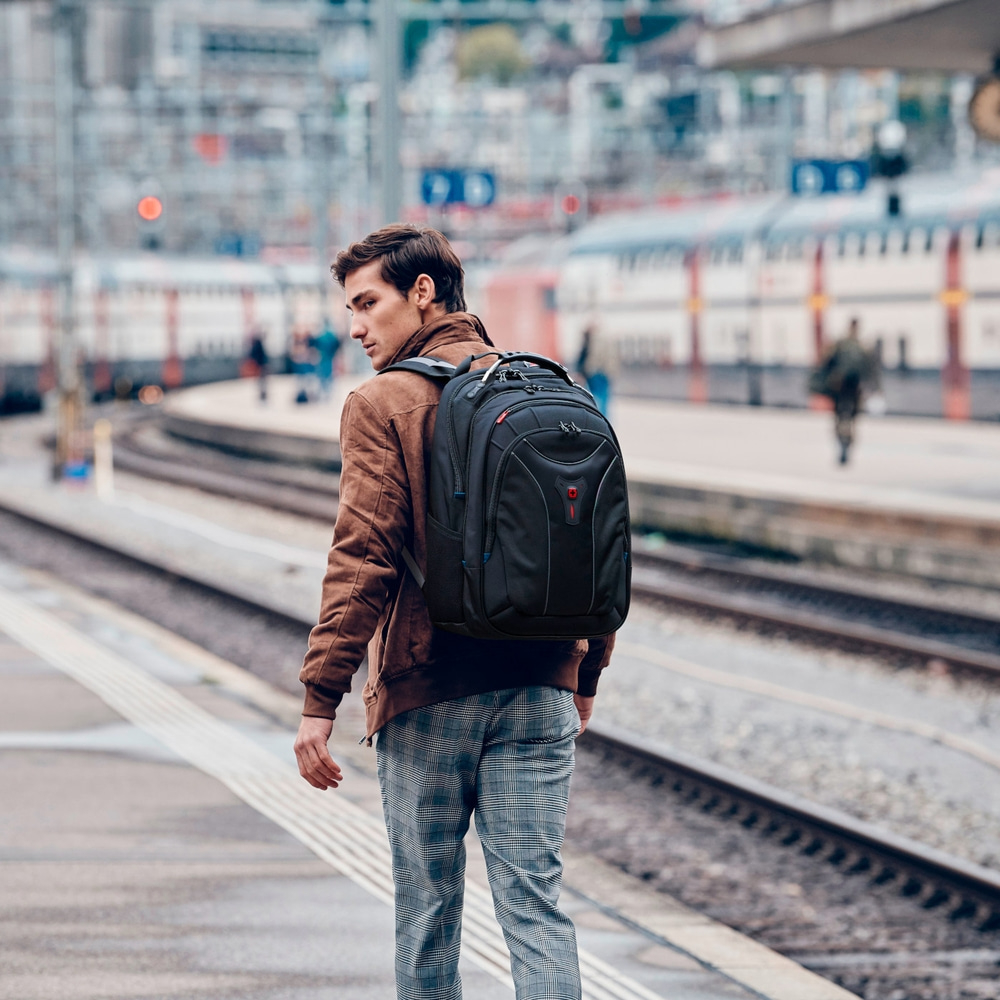 17 inch laptop backpack, black Handle reinforced with steel cable