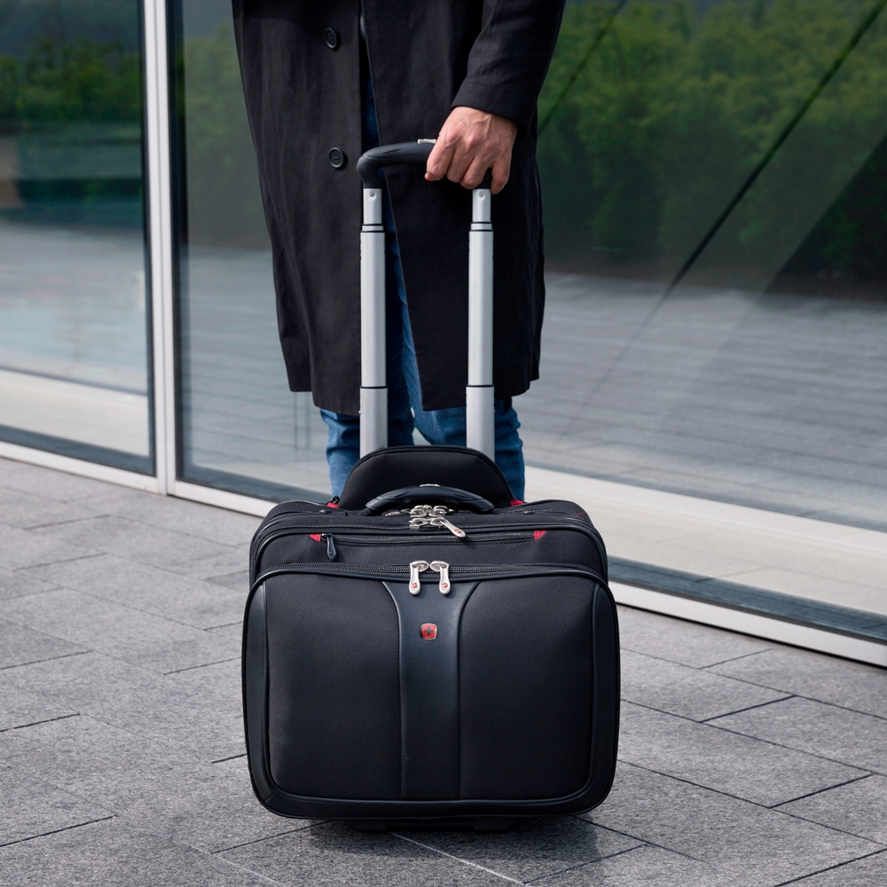 2-piece business set with Comp-U-Roller and matching 17-inch laptop bag