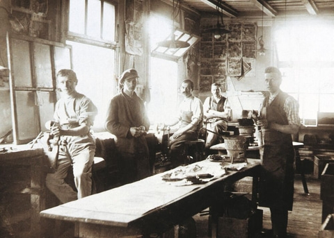 Medium_JPG-WENGER_History_3_1