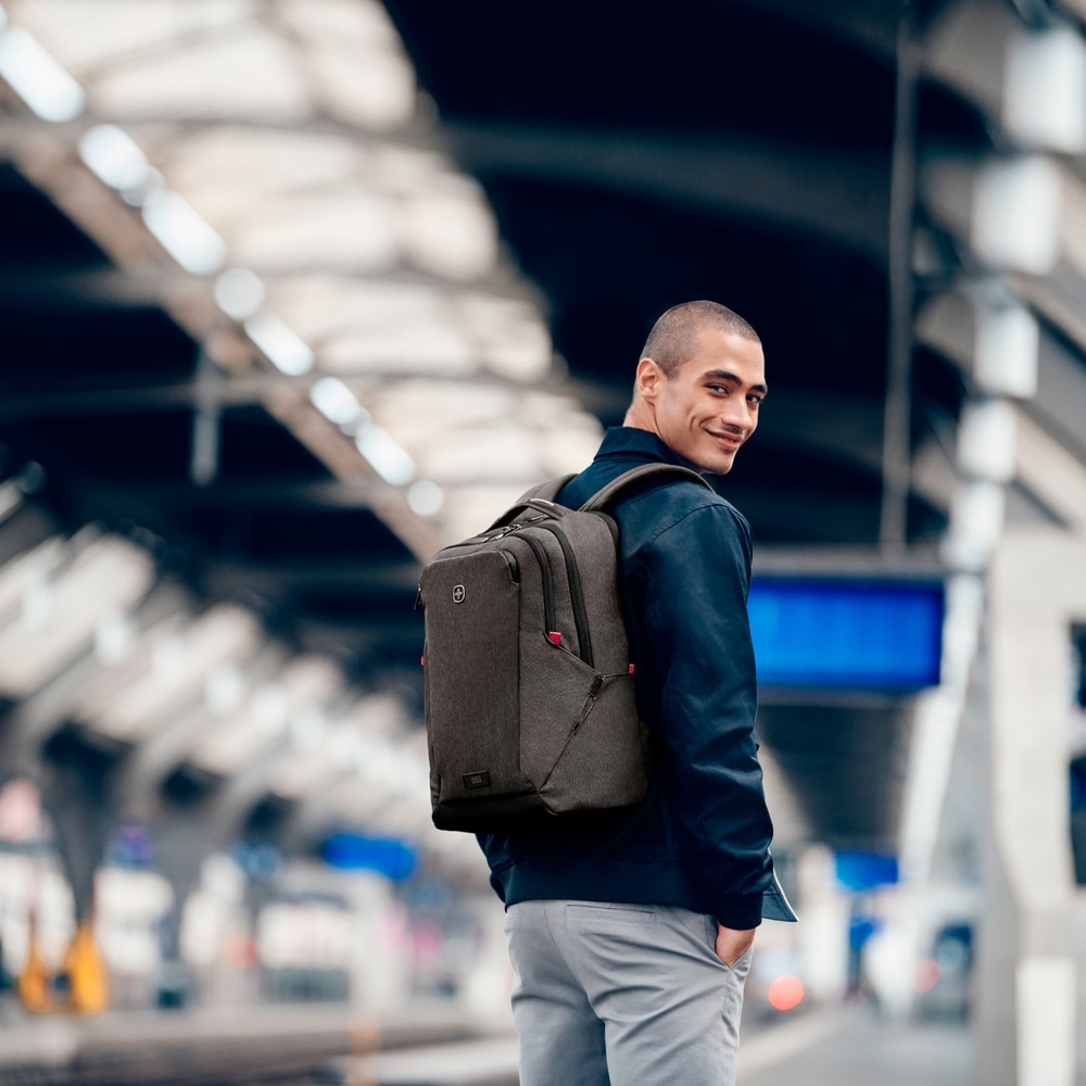 16 inch laptop backpack with tablet compartment