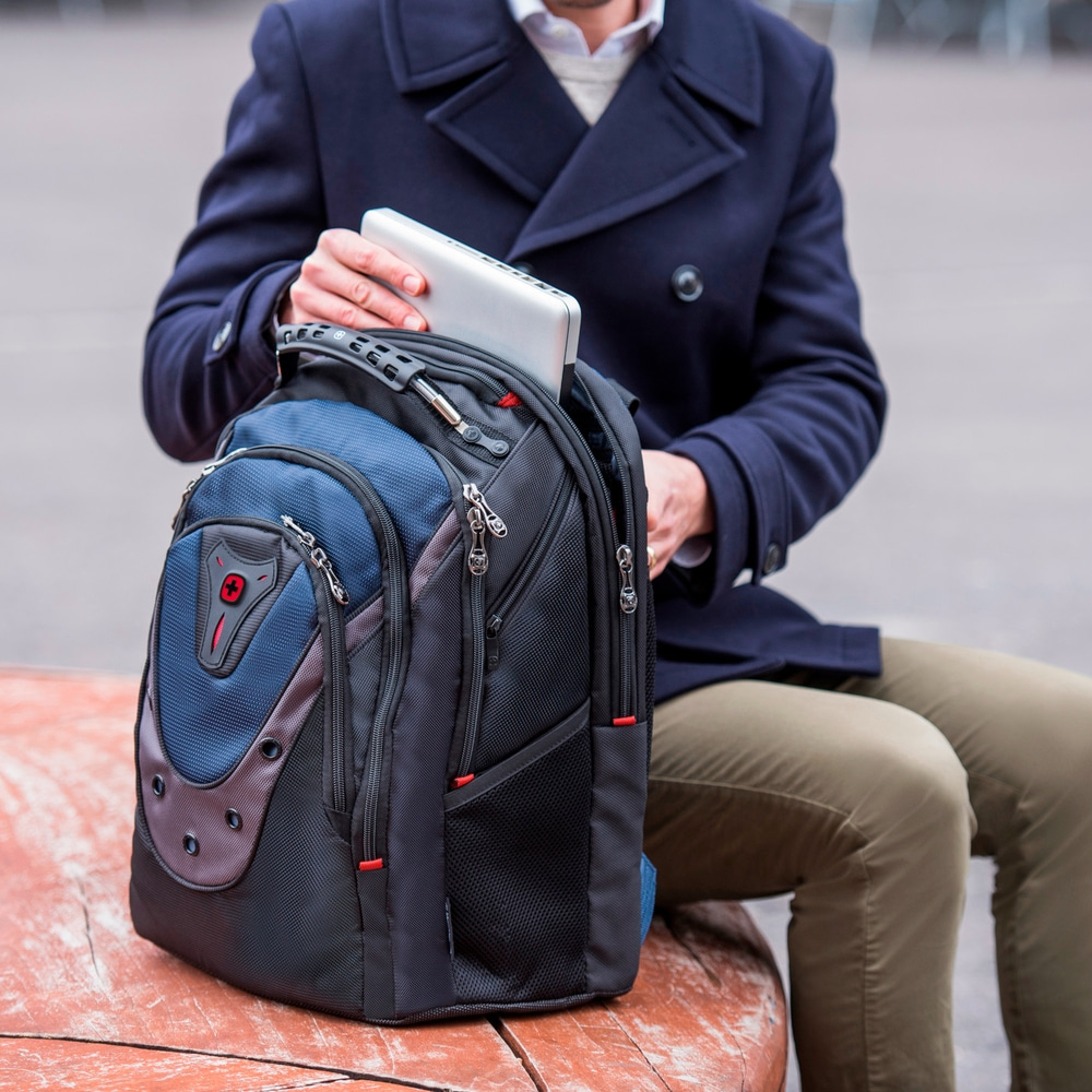 17 inch laptop backpack with tablet compartment
